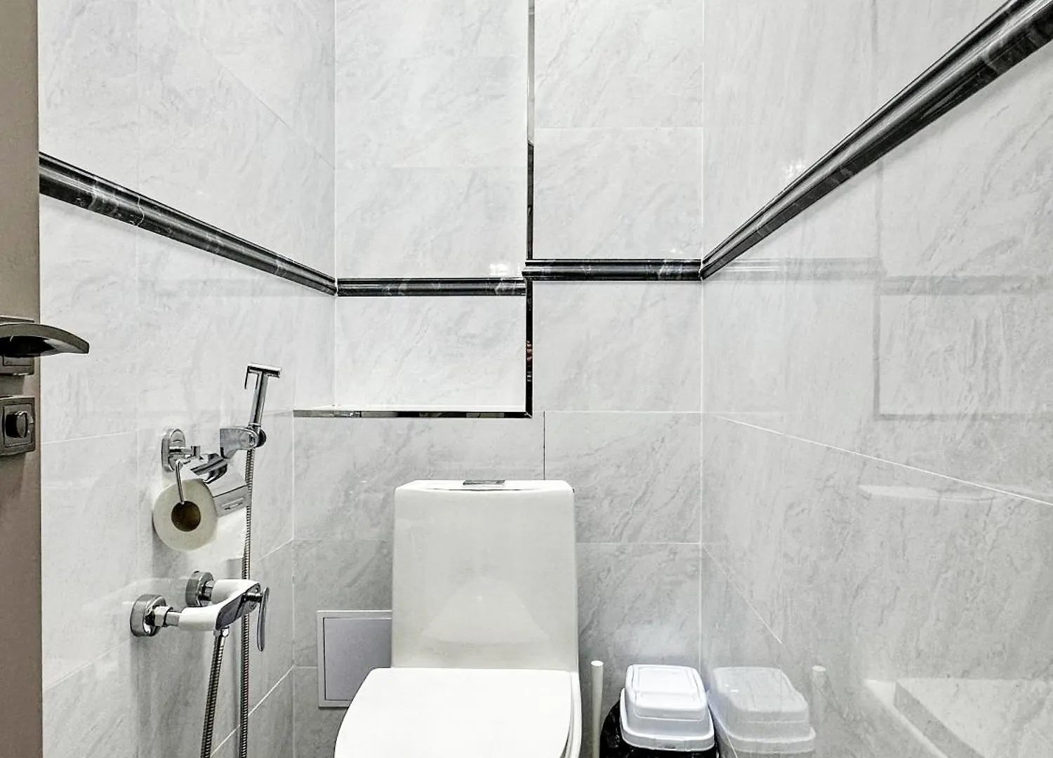 Stylish Studio Apartment With A Separate Bedroom Almaty